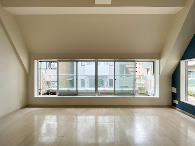 神泉3分、空に近い部屋 403の内観