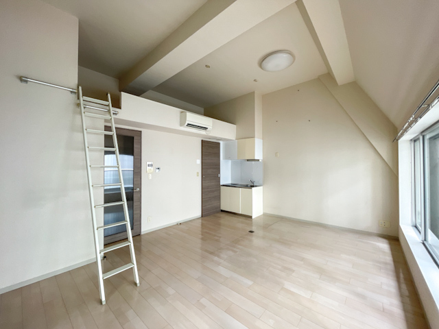 神泉3分、空に近い部屋 403の内観