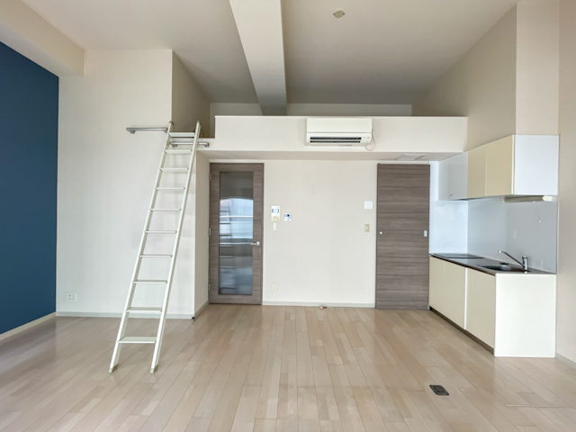 神泉3分、空に近い部屋 403の内観