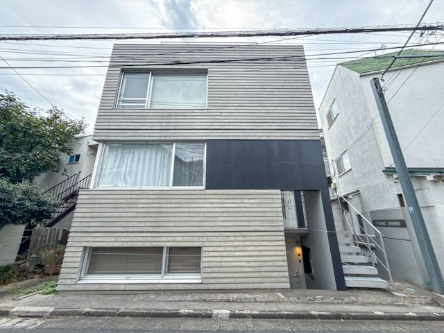 半地下の美術館 01の内観