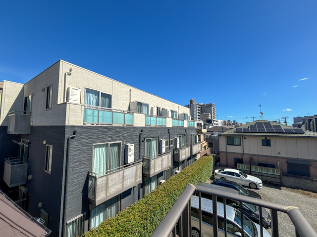 明大前、陽だまりのメゾネット 203の内観