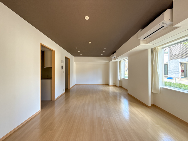 癒しの木漏れ日 104の内観
