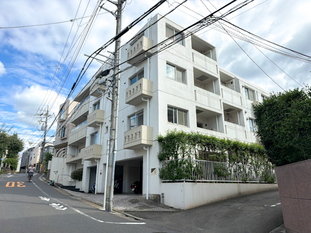 光を分け合う 202の内観