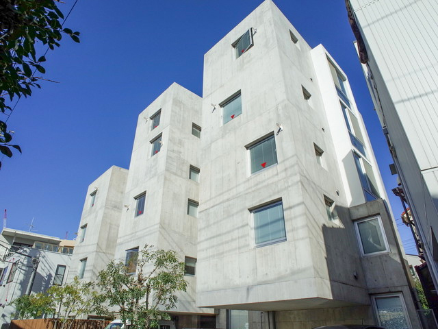 土間と小窓と 404の内観
