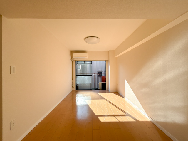 日当たりの暴力 402の内観