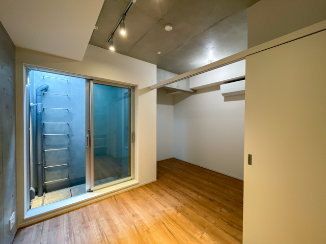 祐天寺と光と地下と 103の内観