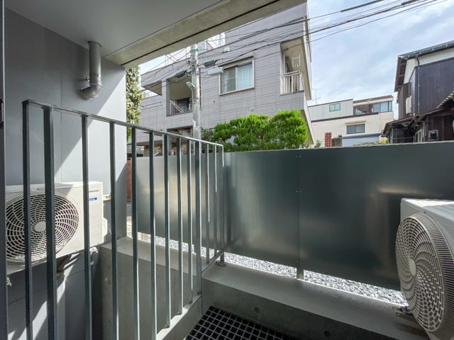 土間と地下の静けさ 105の内観