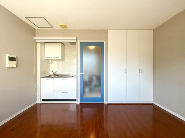 小さな部屋に、ちょうどいい自由。 407の内観