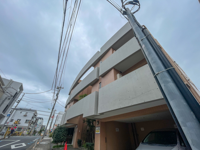 赤と黒のスパイス 102の内観