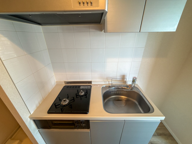 角部屋1K、居場所はふたつ! 406の内観