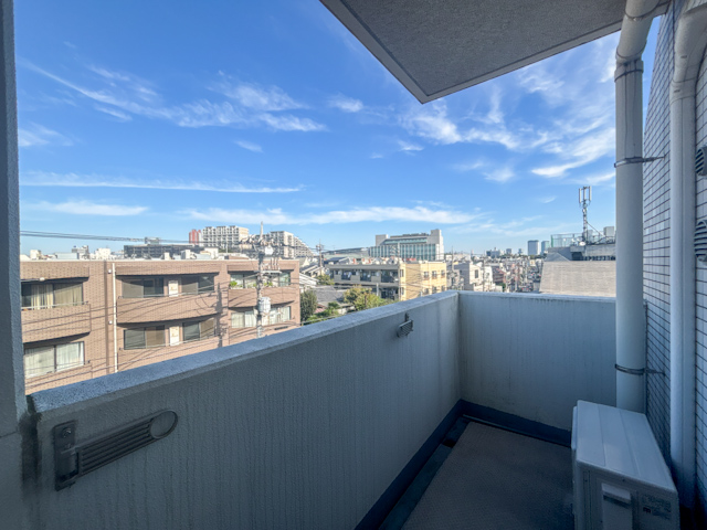 角部屋1K、居場所はふたつ! 406の内観