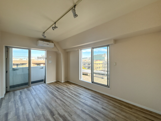角部屋1K、居場所はふたつ! 406の内観