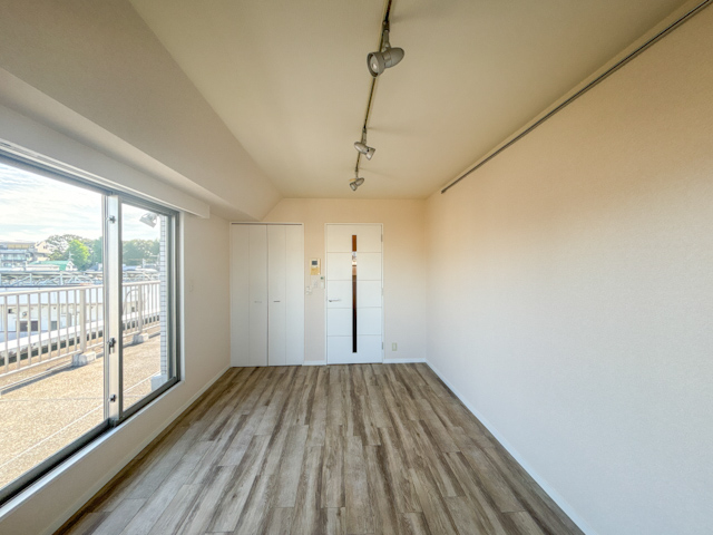 角部屋1K、居場所はふたつ! 406の内観
