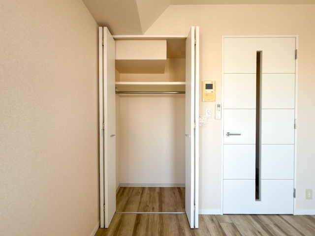 角部屋1K、居場所はふたつ! 406の内観