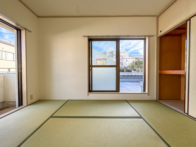 下北沢と青空 301の内観