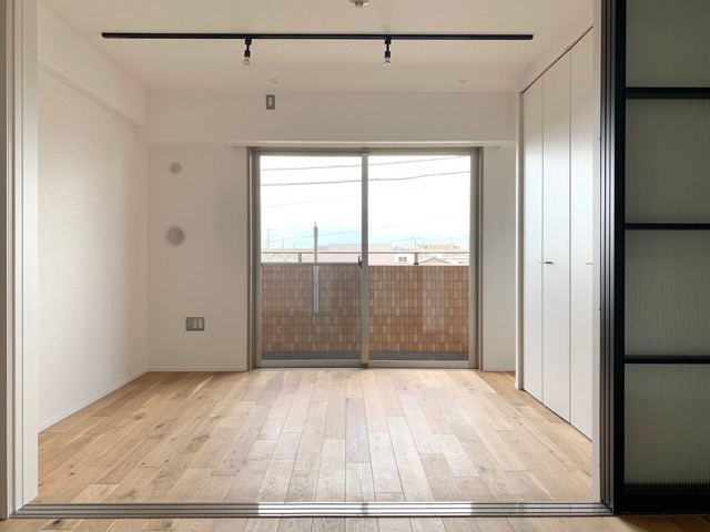 小技が効いてるリノベ 302の内観