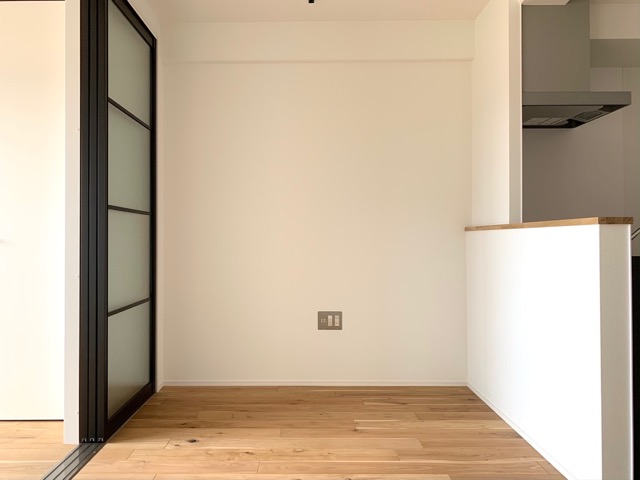 小技が効いてるリノベ 302の内観