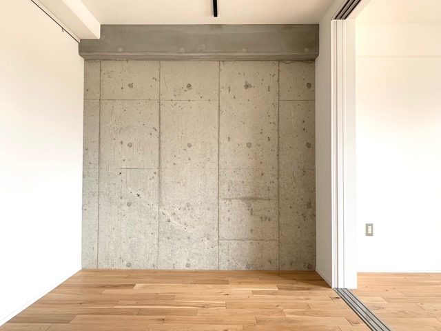 小技が効いてるリノベ 302の内観