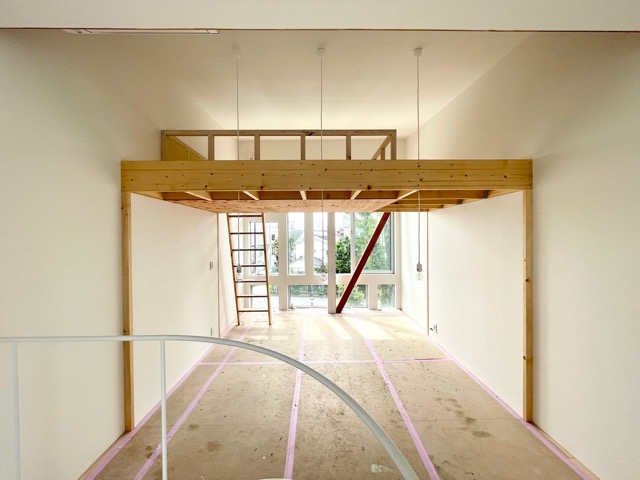 ぐるぐる螺旋のメゾネット 08の内観