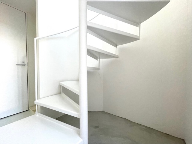 ぐるぐる螺旋のメゾネット 02の内観