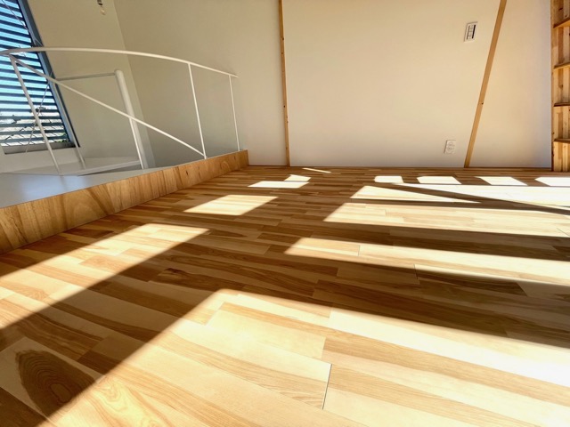 ぐるぐる螺旋のメゾネット 02の内観