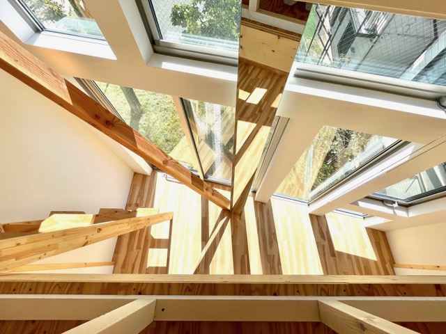 ぐるぐる螺旋のメゾネット 02の内観