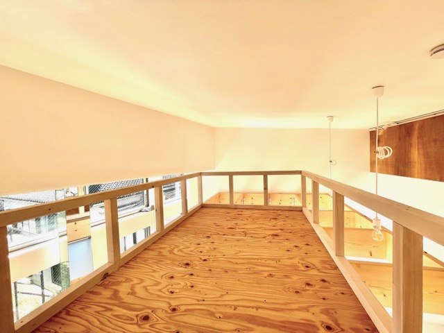 ぐるぐる螺旋のメゾネット 02の内観