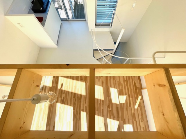 ぐるぐる螺旋のメゾネット 02の内観