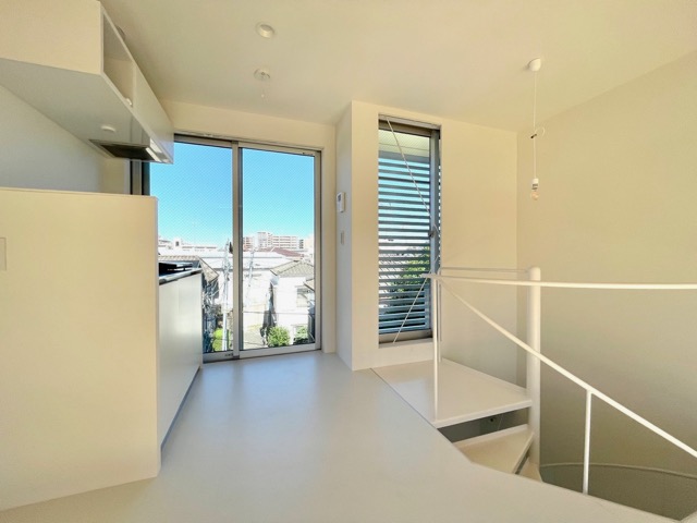 ぐるぐる螺旋のメゾネット 02の内観