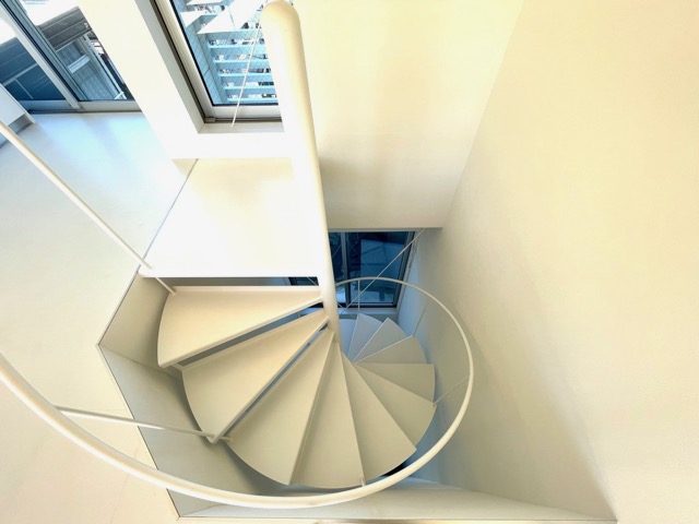 ぐるぐる螺旋のメゾネット 02の内観