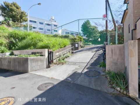 横浜市立生麦中学校：1900m