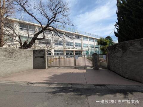 中野区立緑野中学校：300m