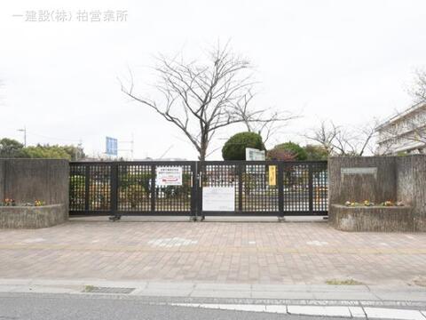 柏市立名戸ヶ谷小学校：1300m