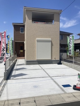 リーブルガーデン天理市田部町４期 外観・内装1