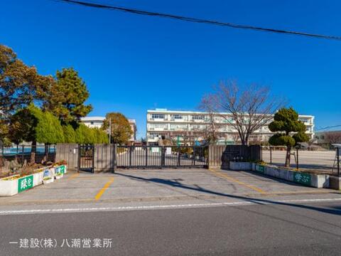 三郷市立鷹野小学校:690m