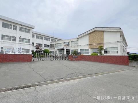 愛西市立佐織西中学校：1100m