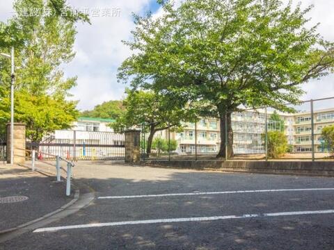 町田市立鶴川第二小学校：550m