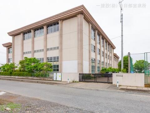 越谷市立西中学校:2110m