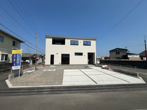 リーブルガーデン四国中央市土居町津根 外観・内装1