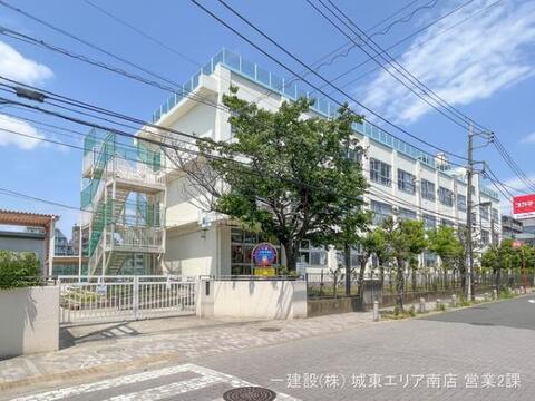 足立区立東加平小学校：930m