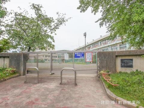 厚木市立緑ヶ丘小学校：270m