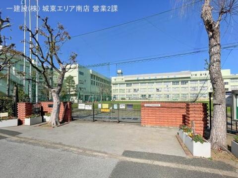 葛飾区立南綾瀬小学校：220m