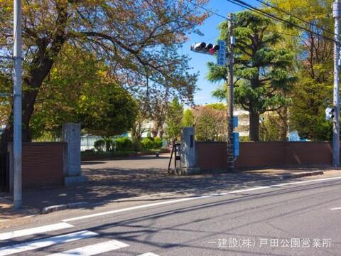 伊奈町立伊奈中学校:680m