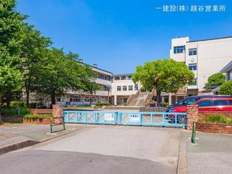 越谷市立蒲生南小学校：1100m
