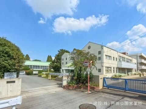 春日部市立桜川小学校:1100m