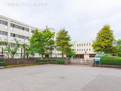 春日部市立葛飾中学校:2200m