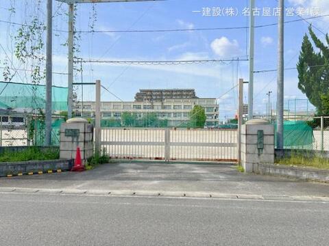 岩倉市立岩倉中学校：1900m