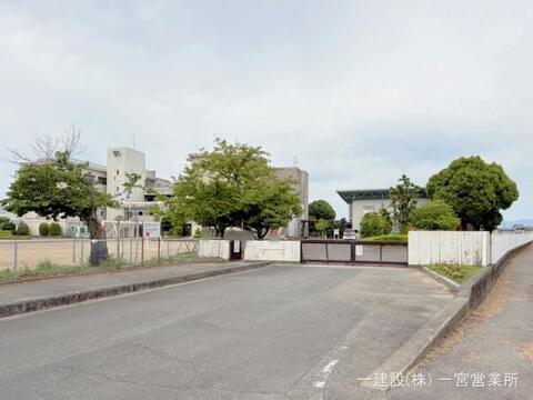 一宮市立大徳小学校：900m