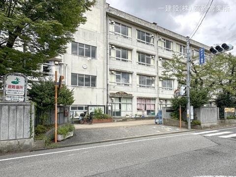 草加市立両新田小学校:560m