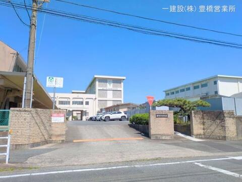 豊川市立金屋中学校:700m